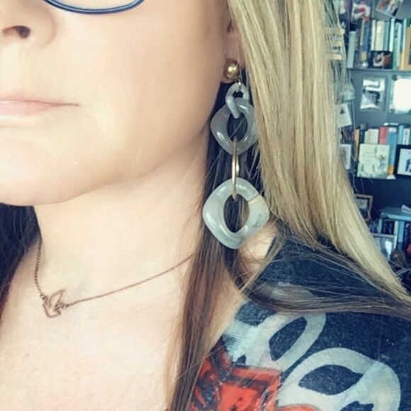 Lucite and Brushed Gold Chain Link Earrings - Picture 2 of 6